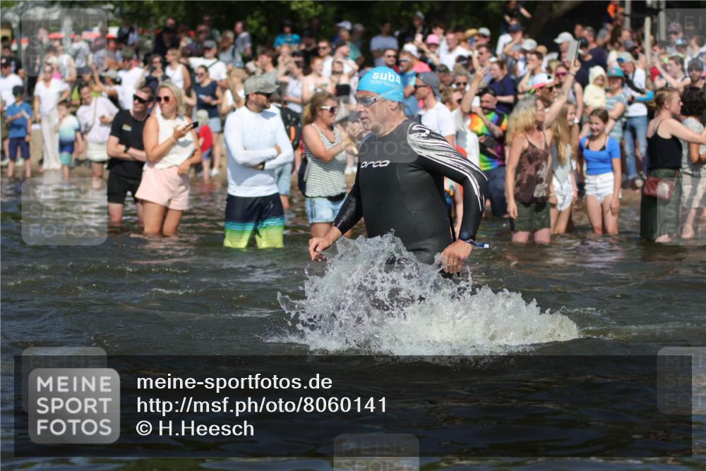 22.06.2025 - Viking Triathlon H.Heesch http://msf.ph/oto/8060141 22.06.2025 10:02:04 Schwimmen 17, 91, 107, 127, 137, 149, 278, 299, 365, 387, 415, 435, 449, 492, 551 meine-sportfotos.de