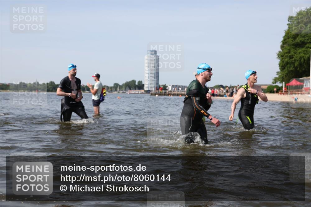 22.06.2025 - Viking Triathlon Michael Strokosch http://msf.ph/oto/8060144 22.06.2025 10:43:04 Schwimmen 31, 66, 109, 110, 128, 133, 167, 186, 309, 328, 358, 450, 489 meine-sportfotos.de