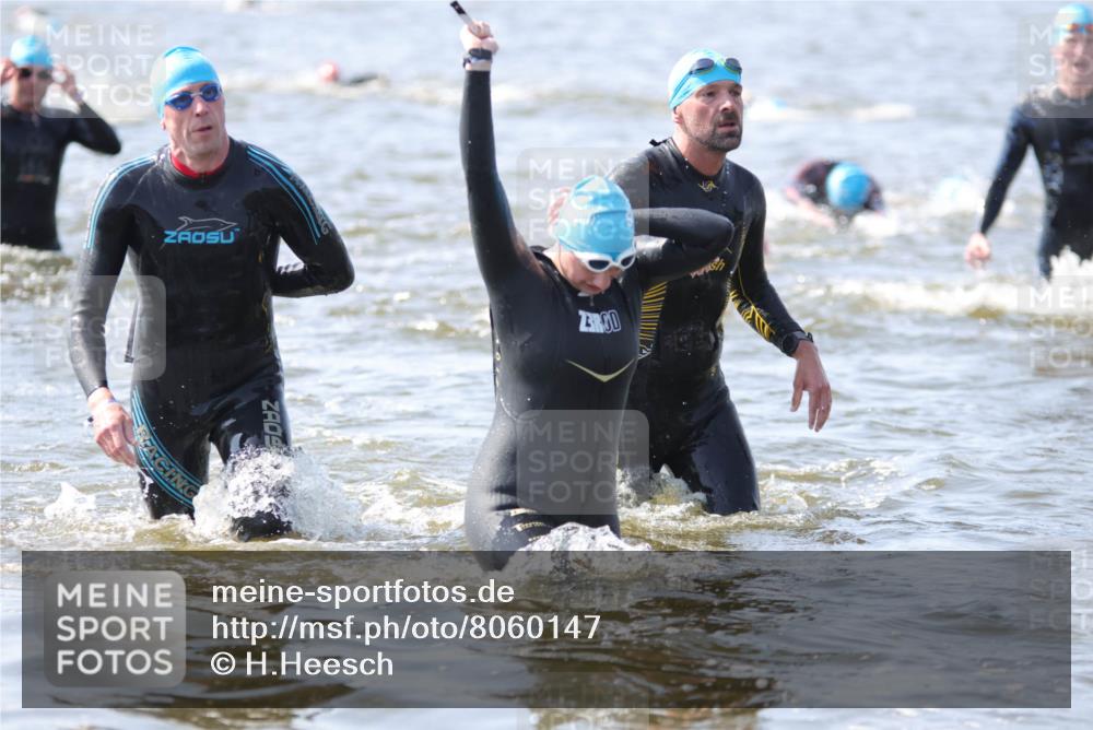 22.06.2025 - Viking Triathlon H.Heesch http://msf.ph/oto/8060147 22.06.2025 10:35:22 Schwimmen 107, 127, 134, 204, 296, 320, 365, 395, 415, 482, 508, 602, 632 meine-sportfotos.de