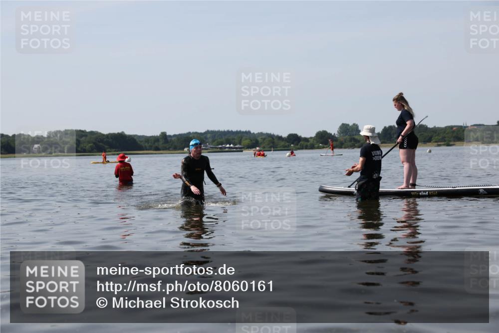 22.06.2025 - Viking Triathlon Michael Strokosch http://msf.ph/oto/8060161 22.06.2025 10:56:42 Schwimmen 363 meine-sportfotos.de
