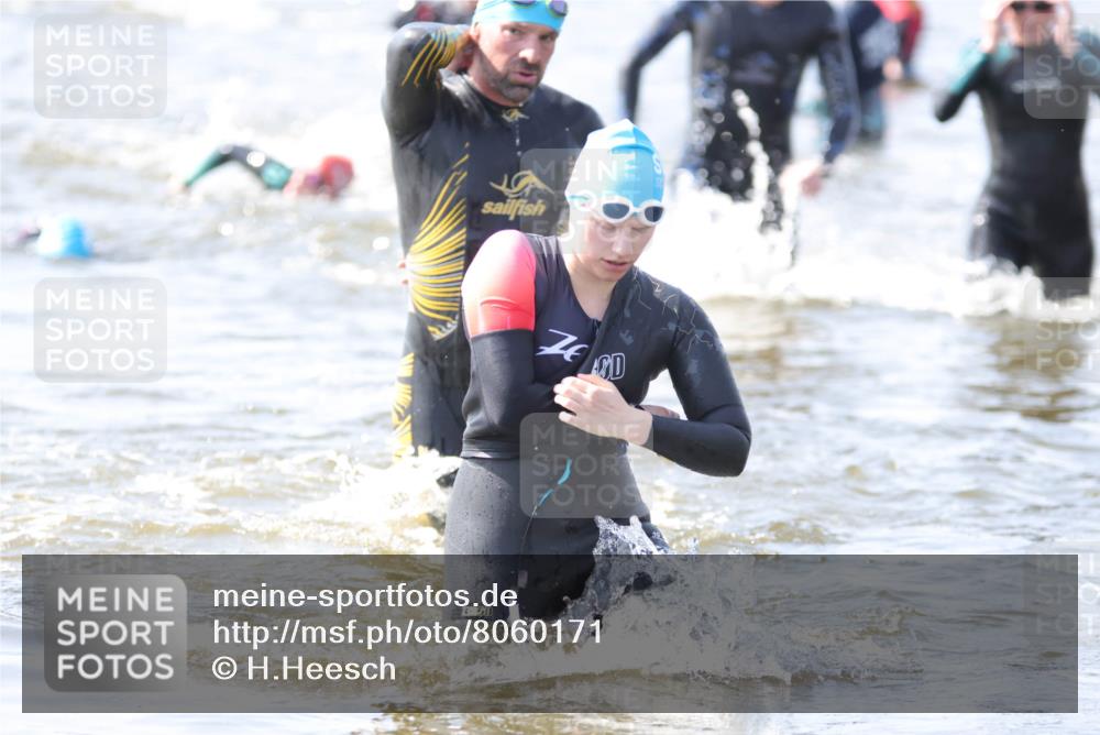 22.06.2025 - Viking Triathlon H.Heesch http://msf.ph/oto/8060171 22.06.2025 10:35:25 Schwimmen 20, 62, 107, 127, 134, 154, 204, 296, 320, 365, 395, 415, 482, 508, 602, 632 meine-sportfotos.de