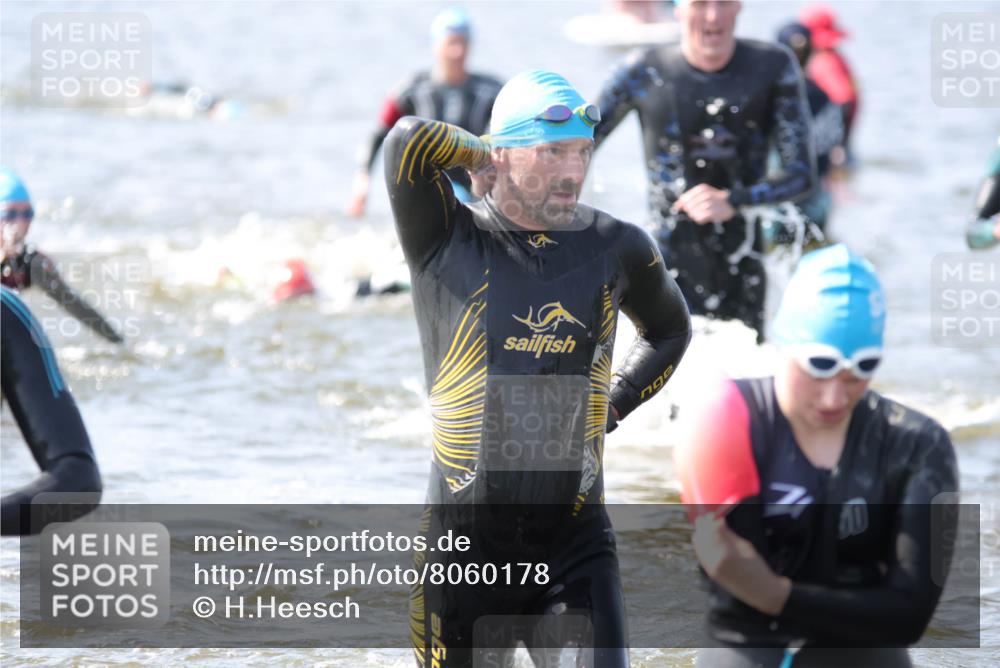 22.06.2025 - Viking Triathlon H.Heesch http://msf.ph/oto/8060178 22.06.2025 10:35:26 Schwimmen 20, 47, 62, 107, 127, 134, 154, 204, 296, 320, 395, 415, 482, 508, 602, 632 meine-sportfotos.de