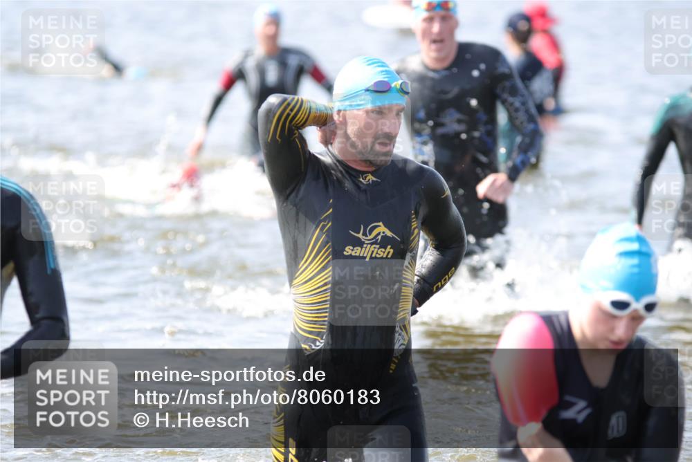 22.06.2025 - Viking Triathlon H.Heesch http://msf.ph/oto/8060183 22.06.2025 10:35:26 Schwimmen 20, 47, 62, 107, 127, 134, 154, 204, 296, 320, 395, 415, 482, 508, 602, 632 meine-sportfotos.de