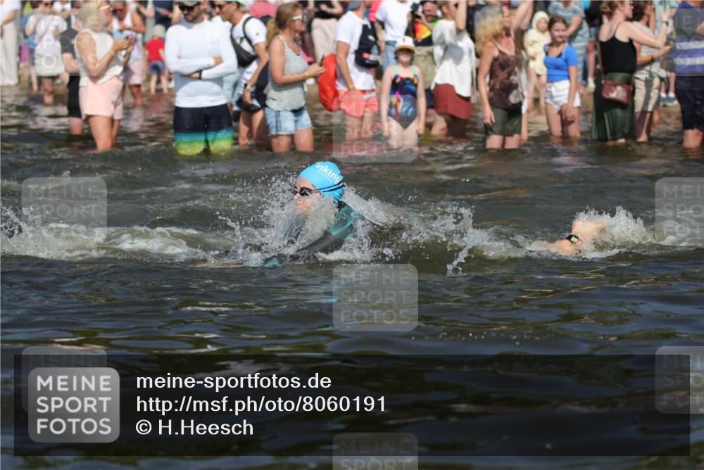 22.06.2025 - Viking Triathlon H.Heesch http://msf.ph/oto/8060191 22.06.2025 10:02:09 Schwimmen 21, 107, 127, 137, 139, 149, 207, 247, 309, 365, 382, 387, 415, 492, 522 meine-sportfotos.de