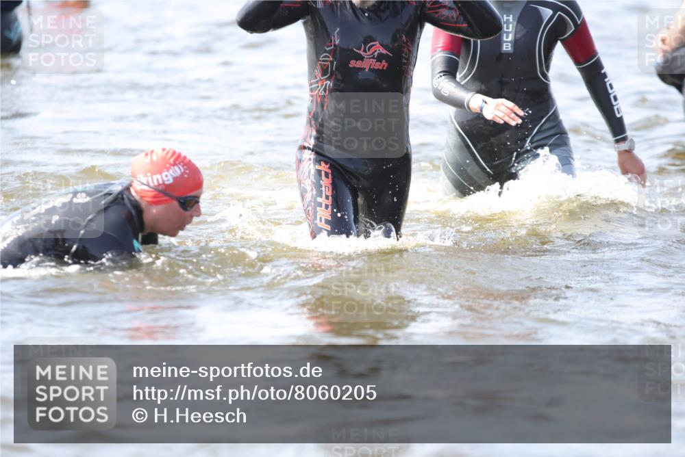 22.06.2025 - Viking Triathlon H.Heesch http://msf.ph/oto/8060205 22.06.2025 10:35:33 Schwimmen 20, 47, 62, 107, 127, 134, 154, 320, 395, 415, 482, 602 meine-sportfotos.de