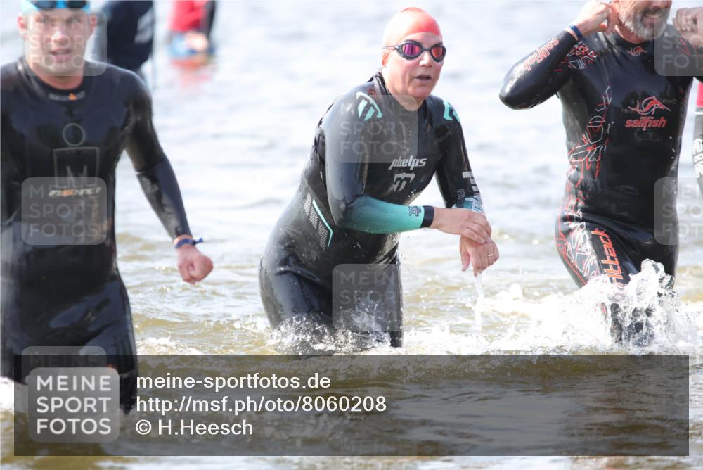 22.06.2025 - Viking Triathlon H.Heesch http://msf.ph/oto/8060208 22.06.2025 10:35:34 Schwimmen 20, 47, 62, 107, 127, 134, 154, 320, 395, 415, 482, 602 meine-sportfotos.de
