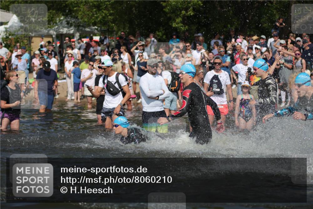 22.06.2025 - Viking Triathlon H.Heesch http://msf.ph/oto/8060210 22.06.2025 10:02:11 Schwimmen 21, 107, 127, 137, 139, 149, 207, 247, 309, 365, 382, 387, 415, 492, 522 meine-sportfotos.de