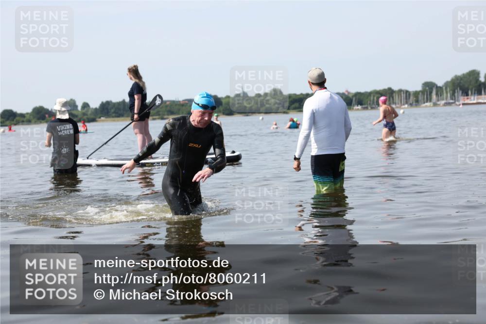 22.06.2025 - Viking Triathlon Michael Strokosch http://msf.ph/oto/8060211 22.06.2025 10:56:47 Schwimmen 363 meine-sportfotos.de