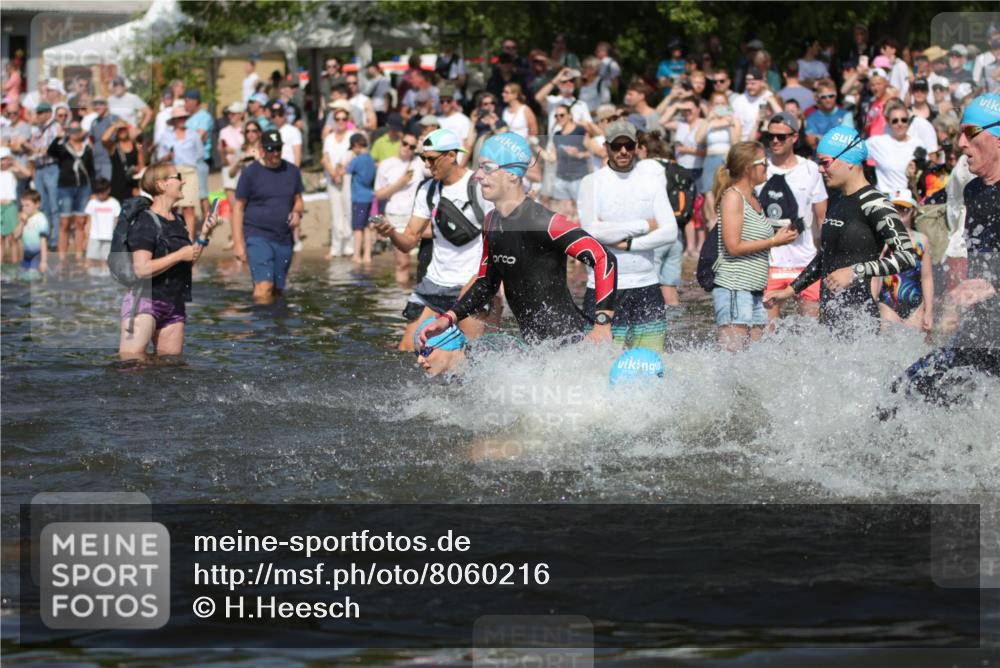 22.06.2025 - Viking Triathlon H.Heesch http://msf.ph/oto/8060216 22.06.2025 10:02:11 Schwimmen 21, 107, 127, 137, 139, 149, 207, 247, 309, 365, 382, 387, 415, 492, 522 meine-sportfotos.de