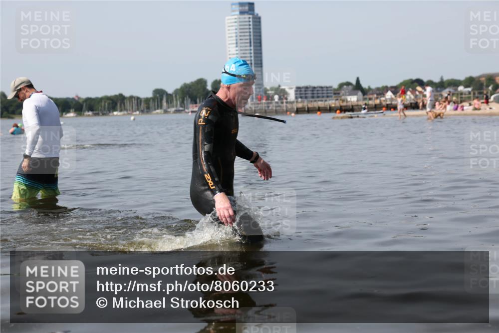 22.06.2025 - Viking Triathlon Michael Strokosch http://msf.ph/oto/8060233 22.06.2025 10:56:50 Schwimmen 363 meine-sportfotos.de