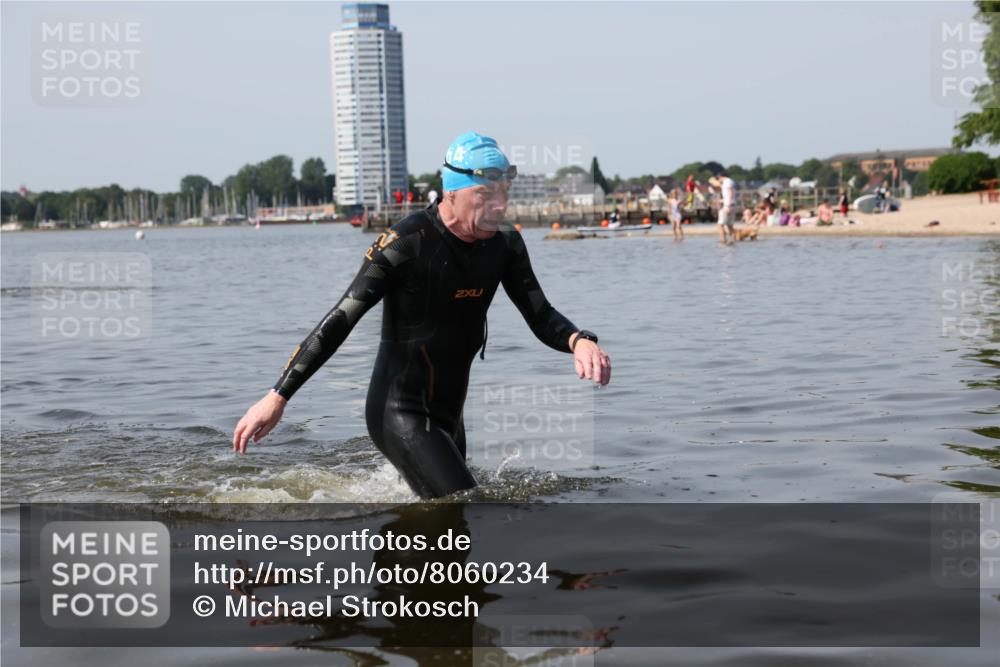 22.06.2025 - Viking Triathlon Michael Strokosch http://msf.ph/oto/8060234 22.06.2025 10:56:50 Schwimmen 363 meine-sportfotos.de