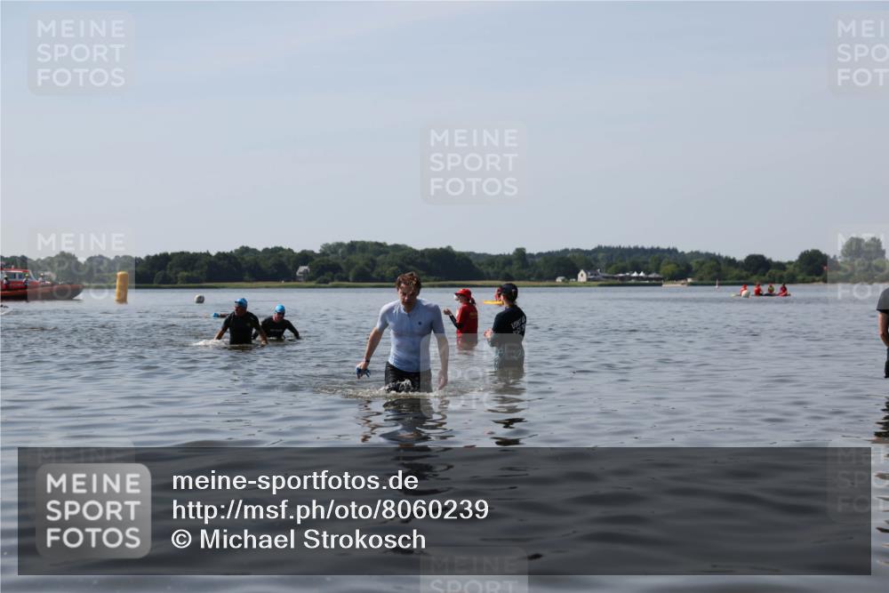22.06.2025 - Viking Triathlon Michael Strokosch http://msf.ph/oto/8060239 22.06.2025 10:57:54 Schwimmen 357 meine-sportfotos.de