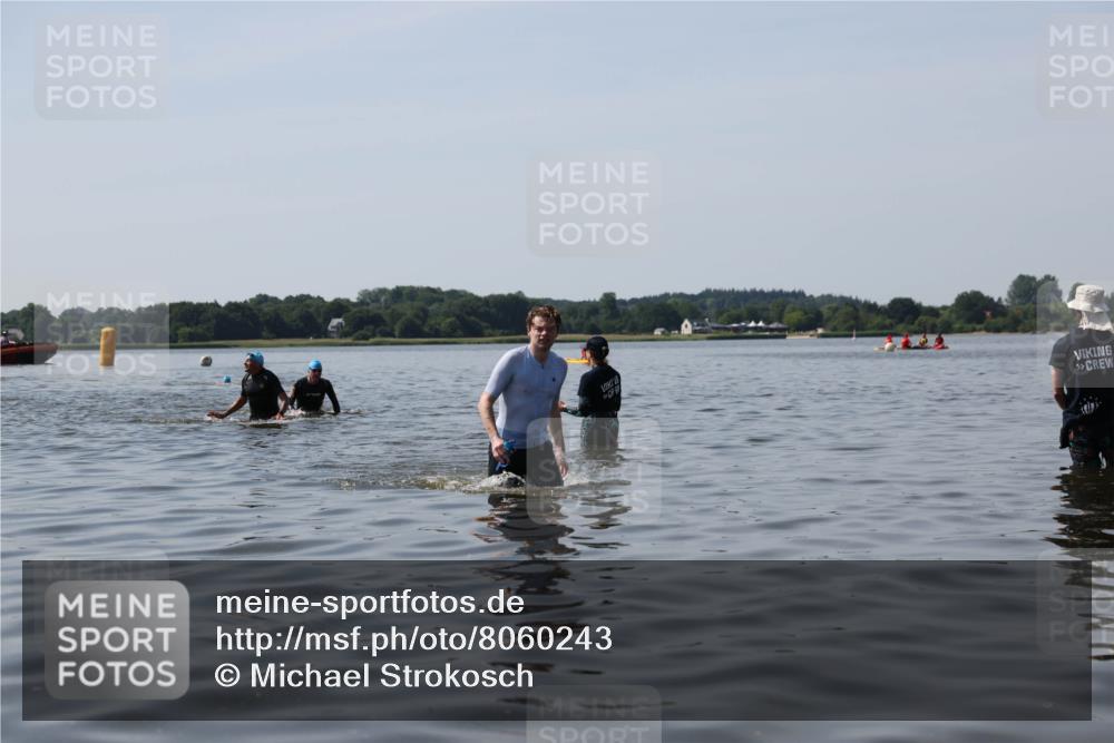 22.06.2025 - Viking Triathlon Michael Strokosch http://msf.ph/oto/8060243 22.06.2025 10:57:55 Schwimmen 357 meine-sportfotos.de