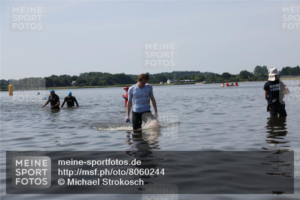 22.06.2025 - Viking Triathlon Michael Strokosch http://msf.ph/oto/8060244 22.06.2025 10:57:56 Schwimmen 357 meine-sportfotos.de