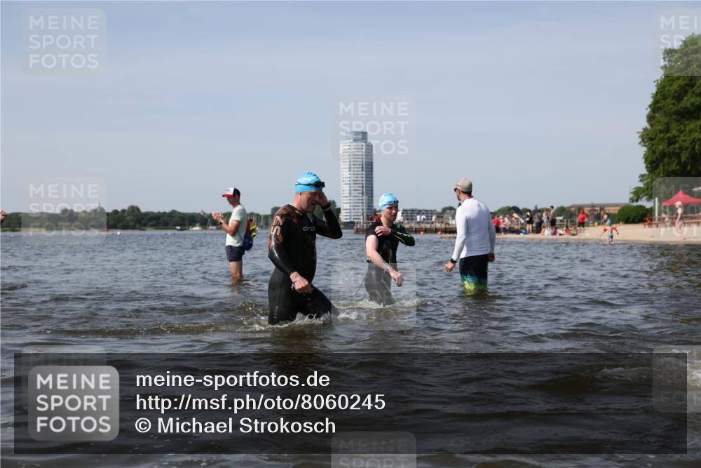 22.06.2025 - Viking Triathlon Michael Strokosch http://msf.ph/oto/8060245 22.06.2025 10:43:13 Schwimmen 31, 66, 109, 110, 115, 128, 167, 186, 328, 358, 483, 489 meine-sportfotos.de