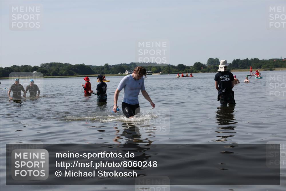 22.06.2025 - Viking Triathlon Michael Strokosch http://msf.ph/oto/8060248 22.06.2025 10:57:57 Schwimmen 357 meine-sportfotos.de
