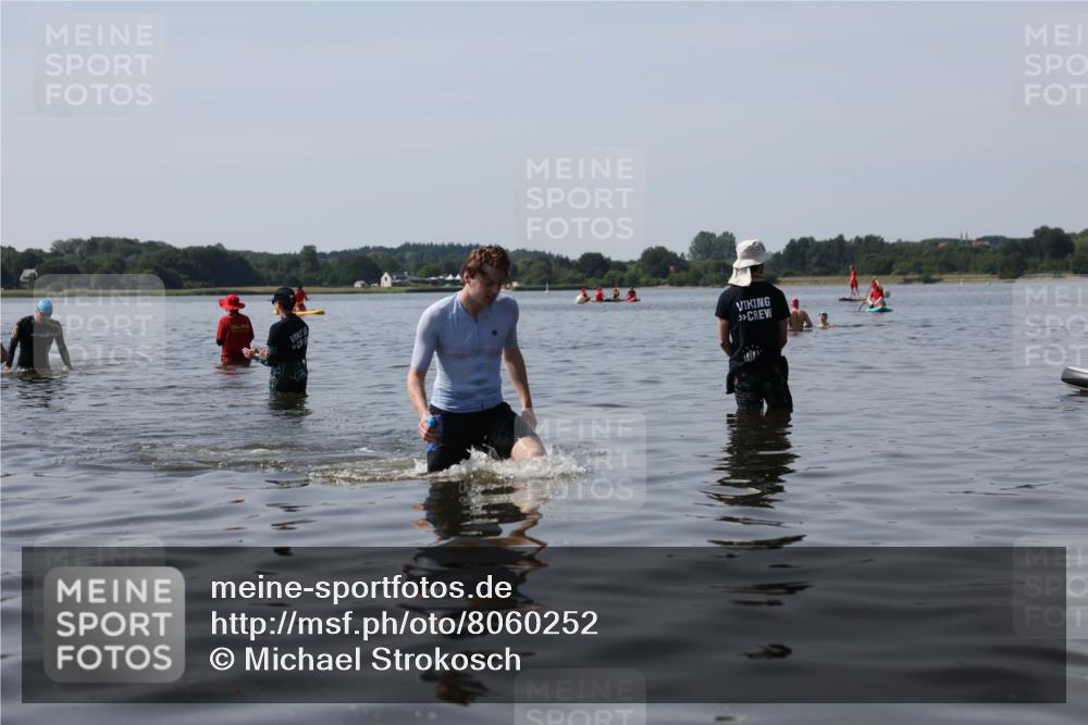 22.06.2025 - Viking Triathlon Michael Strokosch http://msf.ph/oto/8060252 22.06.2025 10:57:58 Schwimmen 357 meine-sportfotos.de