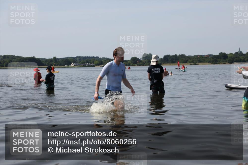 22.06.2025 - Viking Triathlon Michael Strokosch http://msf.ph/oto/8060256 22.06.2025 10:57:58 Schwimmen 357 meine-sportfotos.de