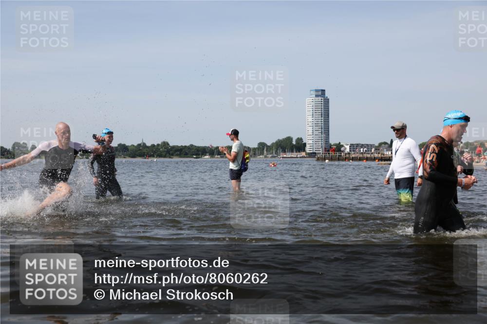 22.06.2025 - Viking Triathlon Michael Strokosch http://msf.ph/oto/8060262 22.06.2025 10:43:14 Schwimmen 31, 109, 110, 115, 128, 167, 186, 328, 358, 483, 489 meine-sportfotos.de