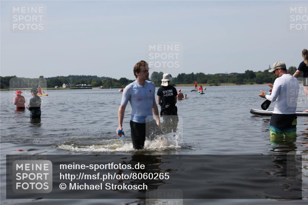 22.06.2025 - Viking Triathlon Michael Strokosch http://msf.ph/oto/8060265 22.06.2025 10:57:59 Schwimmen 357 meine-sportfotos.de