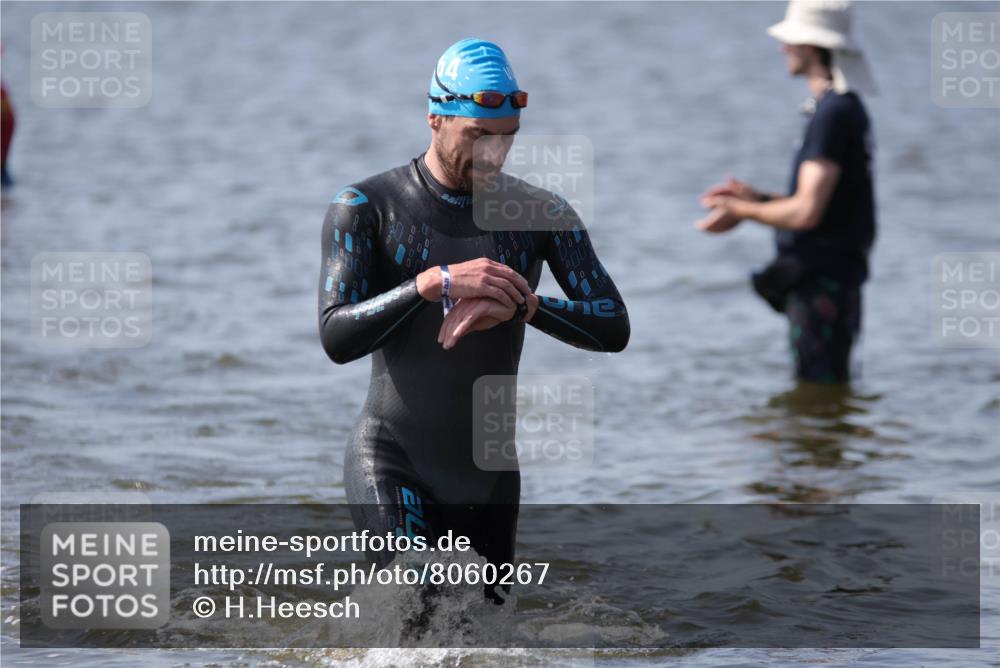 22.06.2025 - Viking Triathlon H.Heesch http://msf.ph/oto/8060267 22.06.2025 10:35:53 Schwimmen 19, 265, 313, 377, 448, 552, 636 meine-sportfotos.de