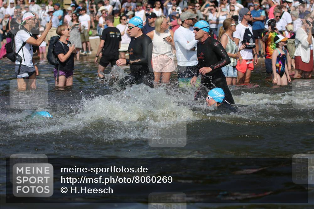 22.06.2025 - Viking Triathlon H.Heesch http://msf.ph/oto/8060269 22.06.2025 10:02:17 Schwimmen 21, 75, 107, 139, 149, 207, 247, 255, 309, 331, 382, 387, 464, 469, 522 meine-sportfotos.de