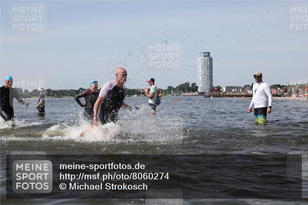 22.06.2025 - Viking Triathlon Michael Strokosch http://msf.ph/oto/8060274 22.06.2025 10:43:15 Schwimmen 31, 109, 110, 115, 128, 167, 186, 328, 358, 483, 489 meine-sportfotos.de