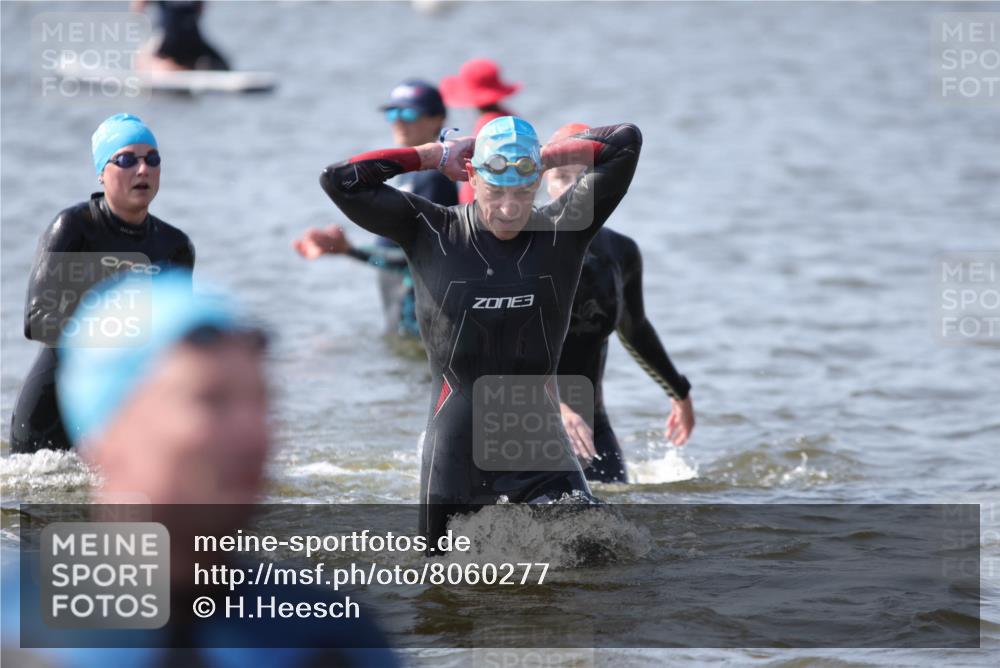 22.06.2025 - Viking Triathlon H.Heesch http://msf.ph/oto/8060277 22.06.2025 10:35:55 Schwimmen 19, 265, 313, 377, 448, 552, 636 meine-sportfotos.de