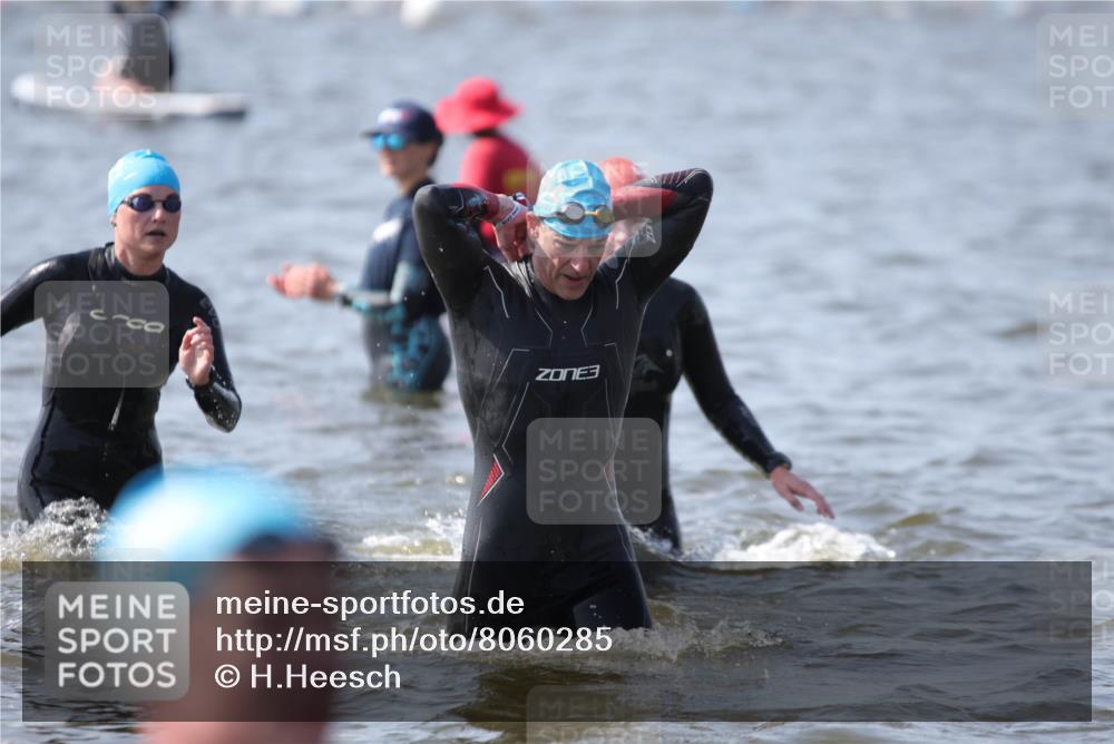 22.06.2025 - Viking Triathlon H.Heesch http://msf.ph/oto/8060285 22.06.2025 10:35:56 Schwimmen 19, 265, 313, 377, 448, 552, 636 meine-sportfotos.de