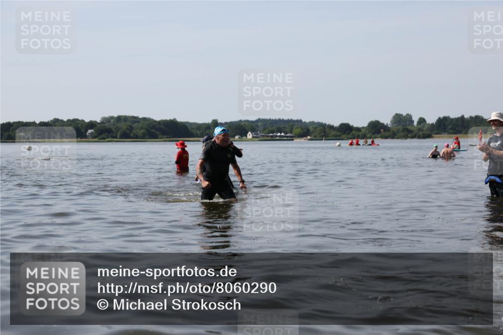 22.06.2025 - Viking Triathlon Michael Strokosch http://msf.ph/oto/8060290 22.06.2025 10:58:06 Schwimmen 357, 359, 403 meine-sportfotos.de