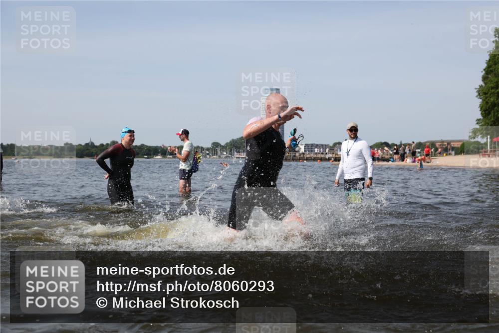 22.06.2025 - Viking Triathlon Michael Strokosch http://msf.ph/oto/8060293 22.06.2025 10:43:15 Schwimmen 31, 109, 110, 115, 128, 167, 186, 328, 358, 483, 489 meine-sportfotos.de