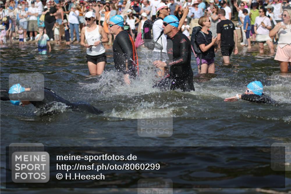 22.06.2025 - Viking Triathlon H.Heesch http://msf.ph/oto/8060299 22.06.2025 10:02:18 Schwimmen 21, 75, 107, 139, 149, 207, 247, 255, 309, 331, 382, 387, 464, 469, 522 meine-sportfotos.de