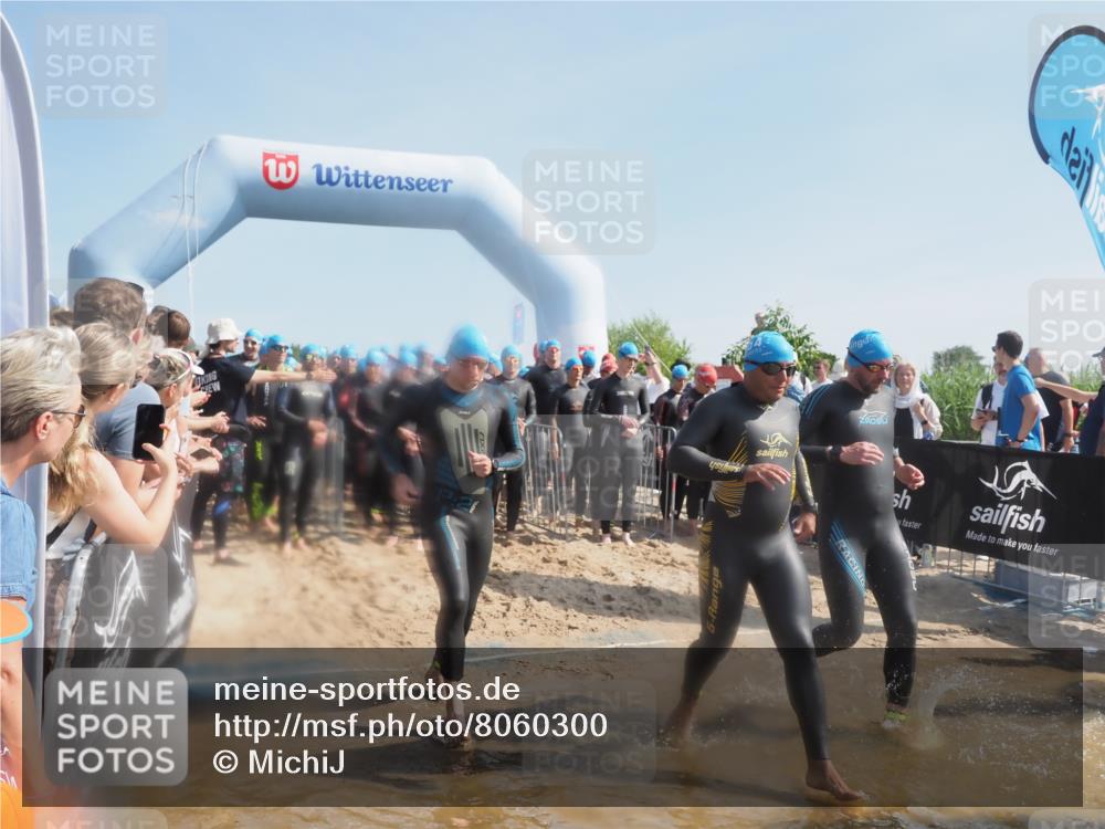 22.06.2025 - Viking Triathlon MichiJ http://msf.ph/oto/8060300 22.06.2025 10:05:37 Schwimmen 22, 65, 83, 150, 167, 181, 210, 361, 439, 462, 511, 538, 553, 603, 654 meine-sportfotos.de