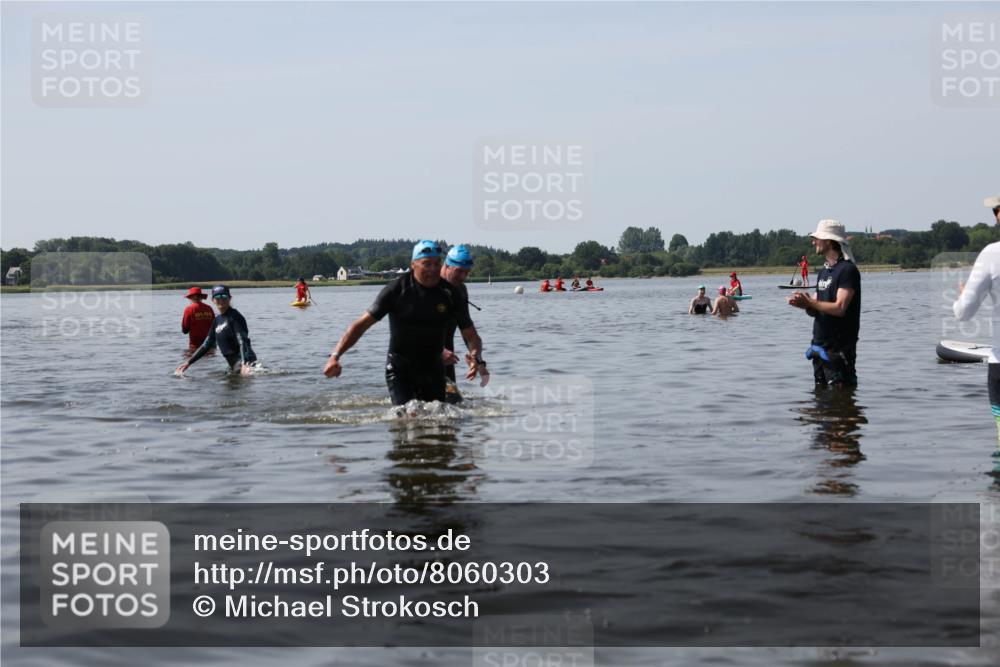 22.06.2025 - Viking Triathlon Michael Strokosch http://msf.ph/oto/8060303 22.06.2025 10:58:08 Schwimmen 357, 359, 403 meine-sportfotos.de