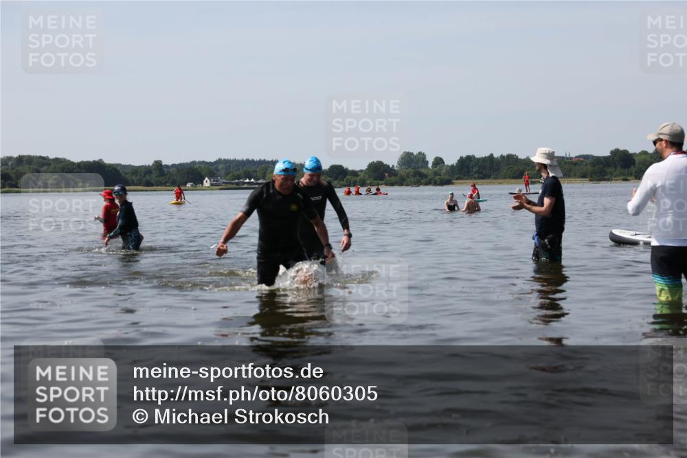 22.06.2025 - Viking Triathlon Michael Strokosch http://msf.ph/oto/8060305 22.06.2025 10:58:09 Schwimmen 357, 359, 403 meine-sportfotos.de