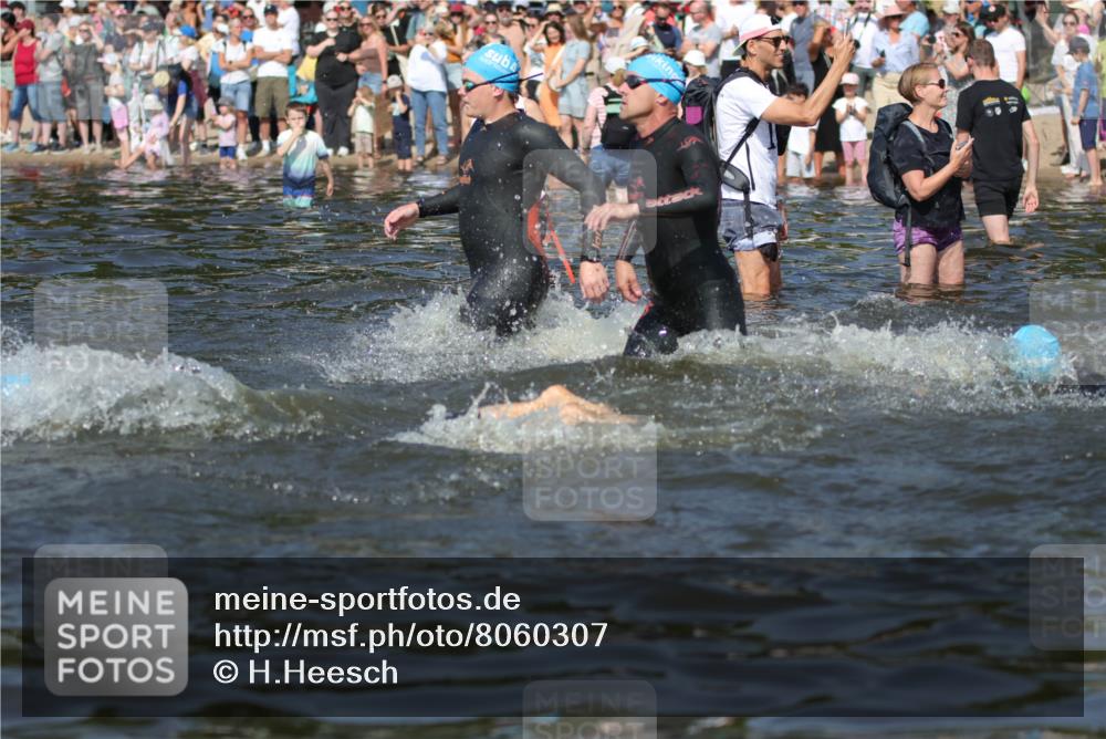 22.06.2025 - Viking Triathlon H.Heesch http://msf.ph/oto/8060307 22.06.2025 10:02:18 Schwimmen 21, 75, 107, 139, 149, 207, 247, 255, 309, 331, 382, 387, 464, 469, 522 meine-sportfotos.de