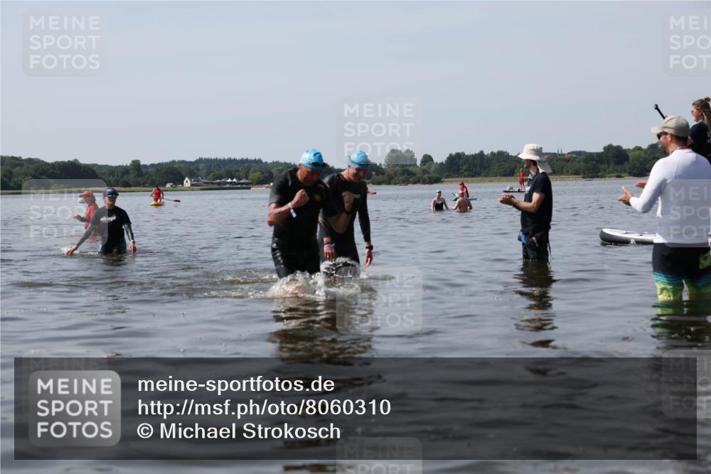 22.06.2025 - Viking Triathlon Michael Strokosch http://msf.ph/oto/8060310 22.06.2025 10:58:09 Schwimmen 357, 359, 403 meine-sportfotos.de