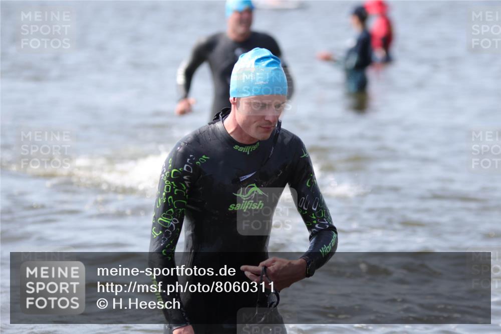 22.06.2025 - Viking Triathlon H.Heesch http://msf.ph/oto/8060311 22.06.2025 10:36:02 Schwimmen 19, 265, 313, 377, 407, 448, 552, 636 meine-sportfotos.de
