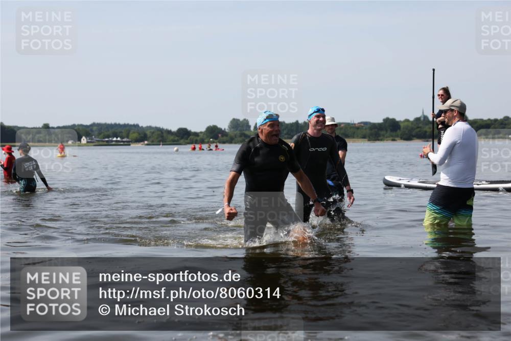 22.06.2025 - Viking Triathlon Michael Strokosch http://msf.ph/oto/8060314 22.06.2025 10:58:11 Schwimmen 357, 359, 403 meine-sportfotos.de