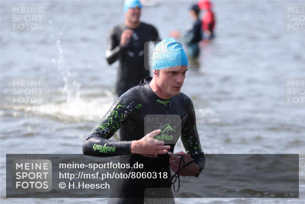 22.06.2025 - Viking Triathlon H.Heesch http://msf.ph/oto/8060318 22.06.2025 10:36:02 Schwimmen 19, 265, 313, 377, 407, 448, 552, 636 meine-sportfotos.de