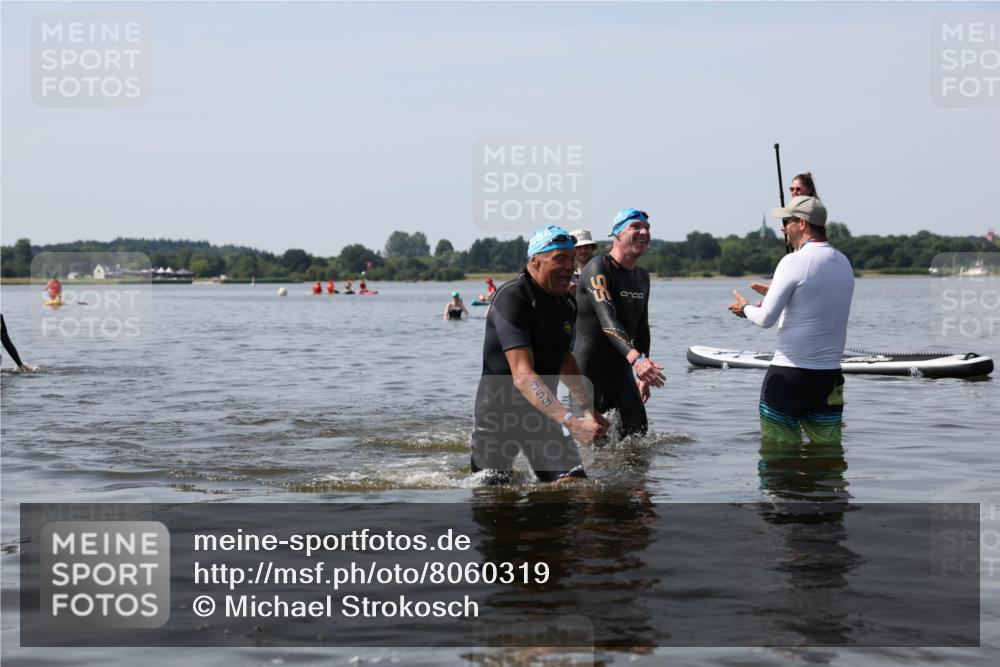 22.06.2025 - Viking Triathlon Michael Strokosch http://msf.ph/oto/8060319 22.06.2025 10:58:12 Schwimmen 357, 359, 403 meine-sportfotos.de