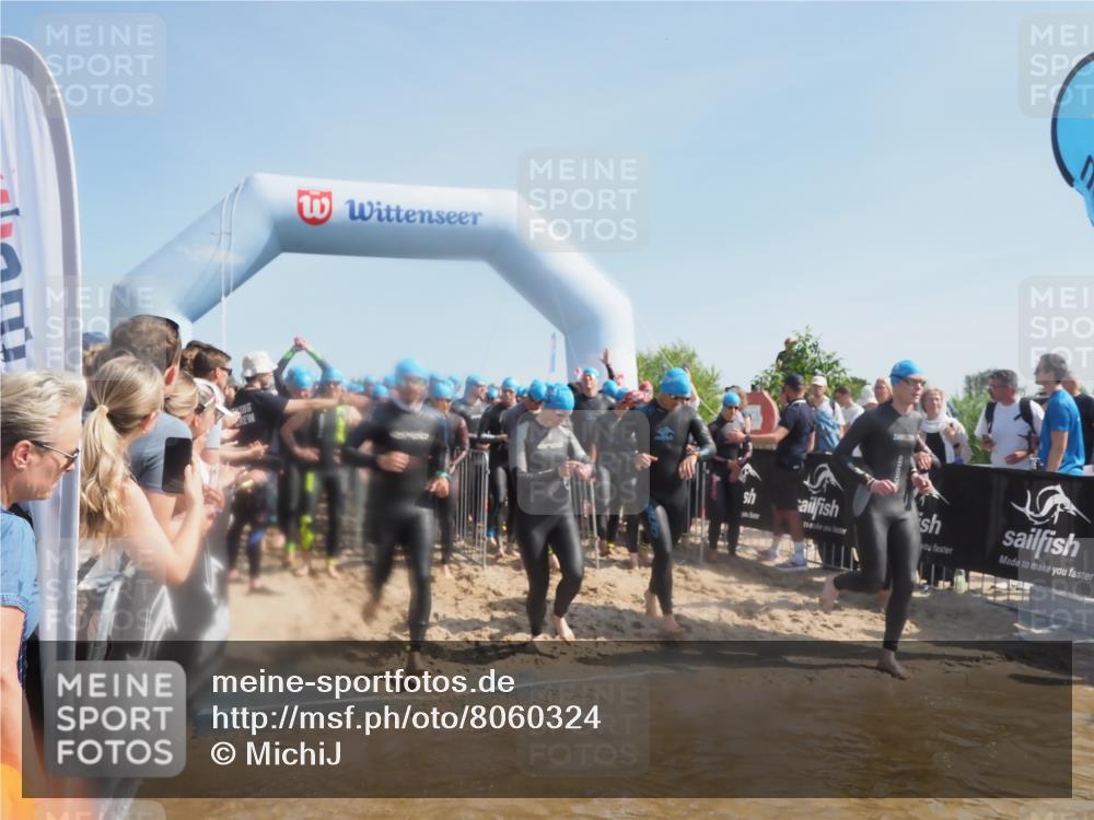 22.06.2025 - Viking Triathlon MichiJ http://msf.ph/oto/8060324 22.06.2025 10:05:40 Schwimmen 22, 65, 83, 135, 194, 210, 361, 379, 439, 462, 511, 517, 553, 603, 653 meine-sportfotos.de