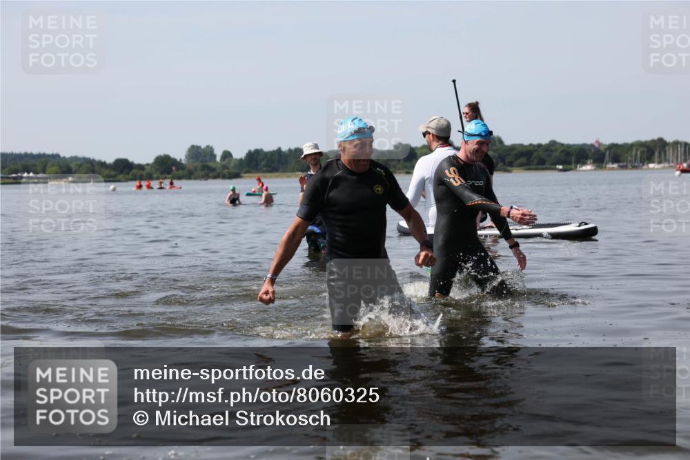 22.06.2025 - Viking Triathlon Michael Strokosch http://msf.ph/oto/8060325 22.06.2025 10:58:13 Schwimmen 357, 359, 403 meine-sportfotos.de