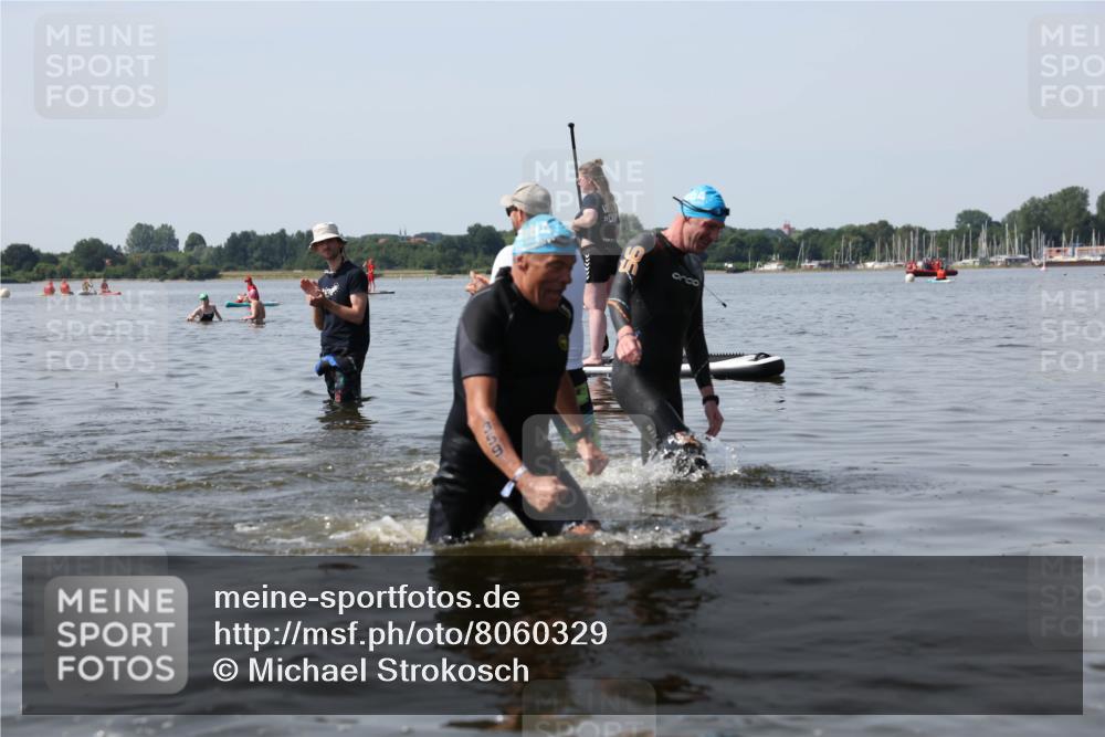 22.06.2025 - Viking Triathlon Michael Strokosch http://msf.ph/oto/8060329 22.06.2025 10:58:13 Schwimmen 357, 359, 403 meine-sportfotos.de