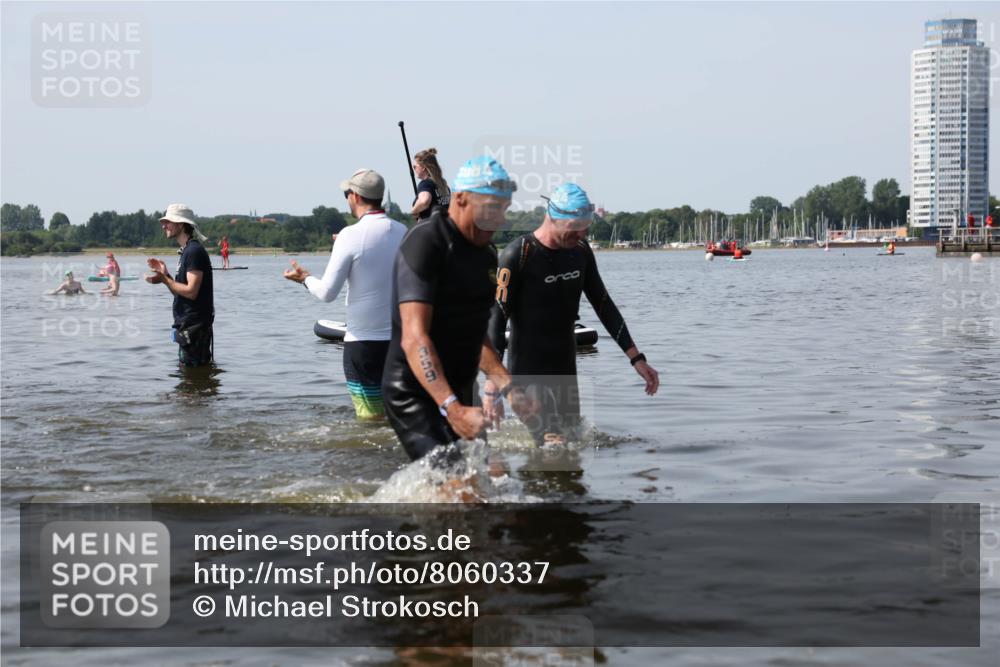 22.06.2025 - Viking Triathlon Michael Strokosch http://msf.ph/oto/8060337 22.06.2025 10:58:13 Schwimmen 357, 359, 403 meine-sportfotos.de