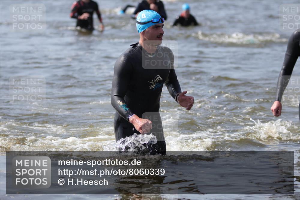 22.06.2025 - Viking Triathlon H.Heesch http://msf.ph/oto/8060339 22.06.2025 10:36:17 Schwimmen 42, 88, 101, 232, 251, 334, 407 meine-sportfotos.de