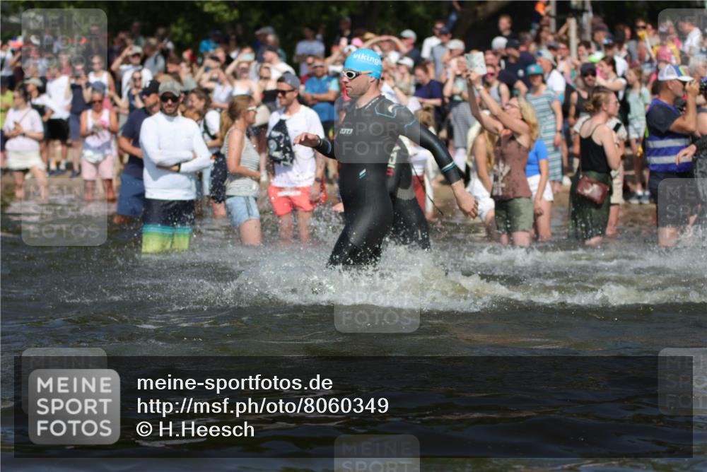 22.06.2025 - Viking Triathlon H.Heesch http://msf.ph/oto/8060349 22.06.2025 10:02:21 Schwimmen 21, 75, 78, 103, 139, 180, 207, 255, 265, 283, 309, 331, 382, 464, 469 meine-sportfotos.de