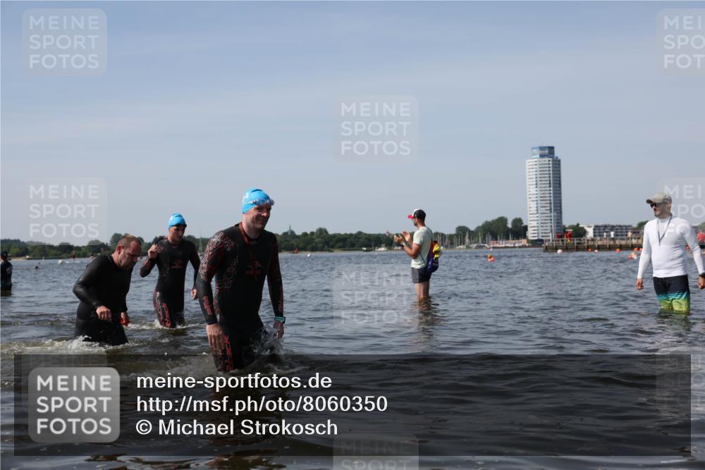 22.06.2025 - Viking Triathlon Michael Strokosch http://msf.ph/oto/8060350 22.06.2025 10:43:25 Schwimmen 31, 115, 257, 483, 501, 620 meine-sportfotos.de