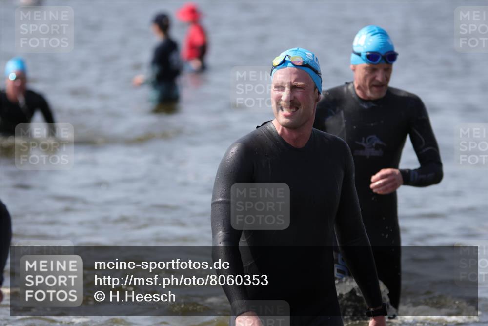 22.06.2025 - Viking Triathlon H.Heesch http://msf.ph/oto/8060353 22.06.2025 10:36:19 Schwimmen 42, 88, 101, 232, 251, 334, 407 meine-sportfotos.de