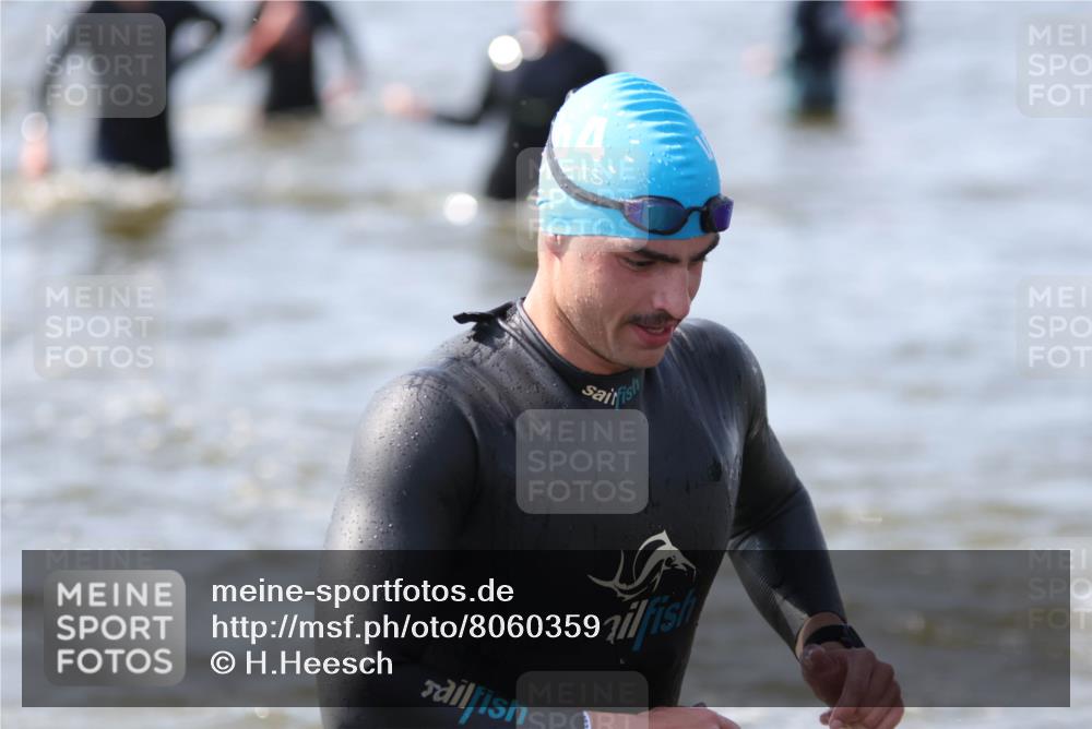 22.06.2025 - Viking Triathlon H.Heesch http://msf.ph/oto/8060359 22.06.2025 10:36:20 Schwimmen 42, 88, 101, 232, 251, 334, 407 meine-sportfotos.de